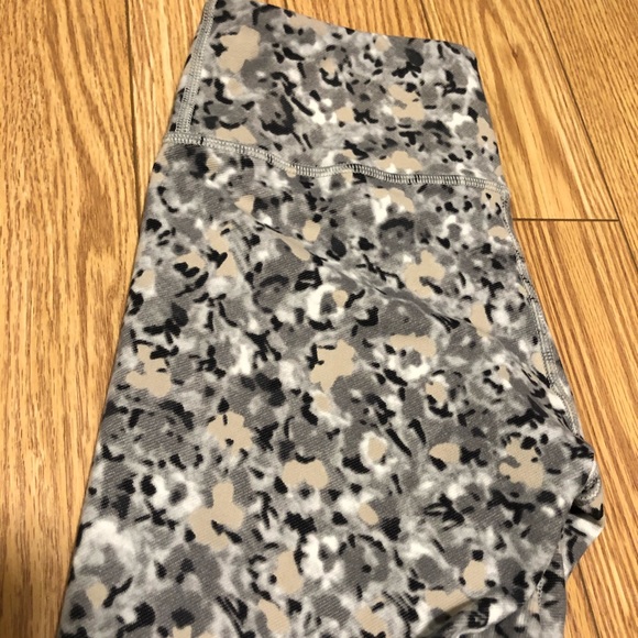 Lululemon Crops - Picture 7 of 10